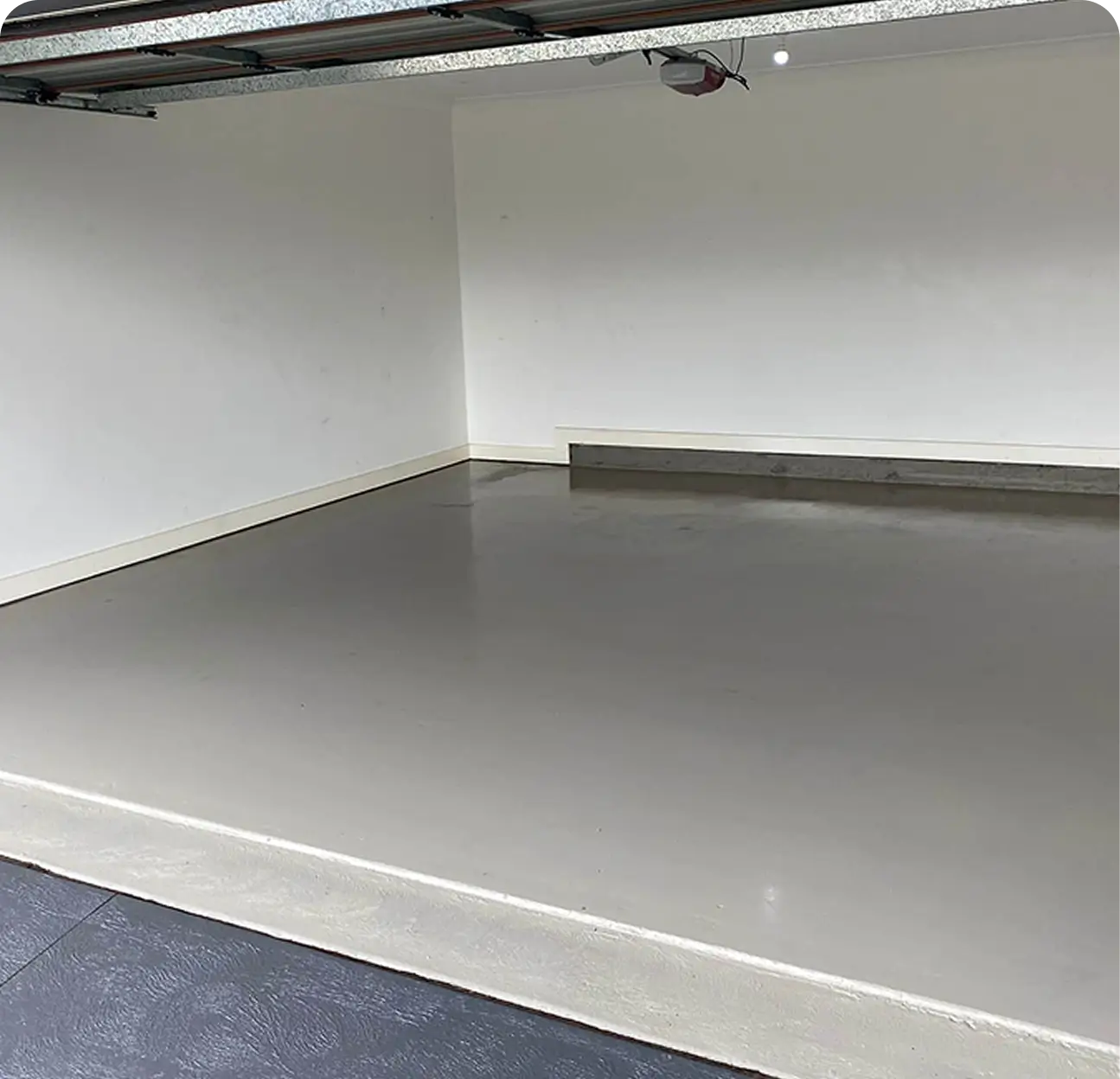 Metallic marble epoxy floor